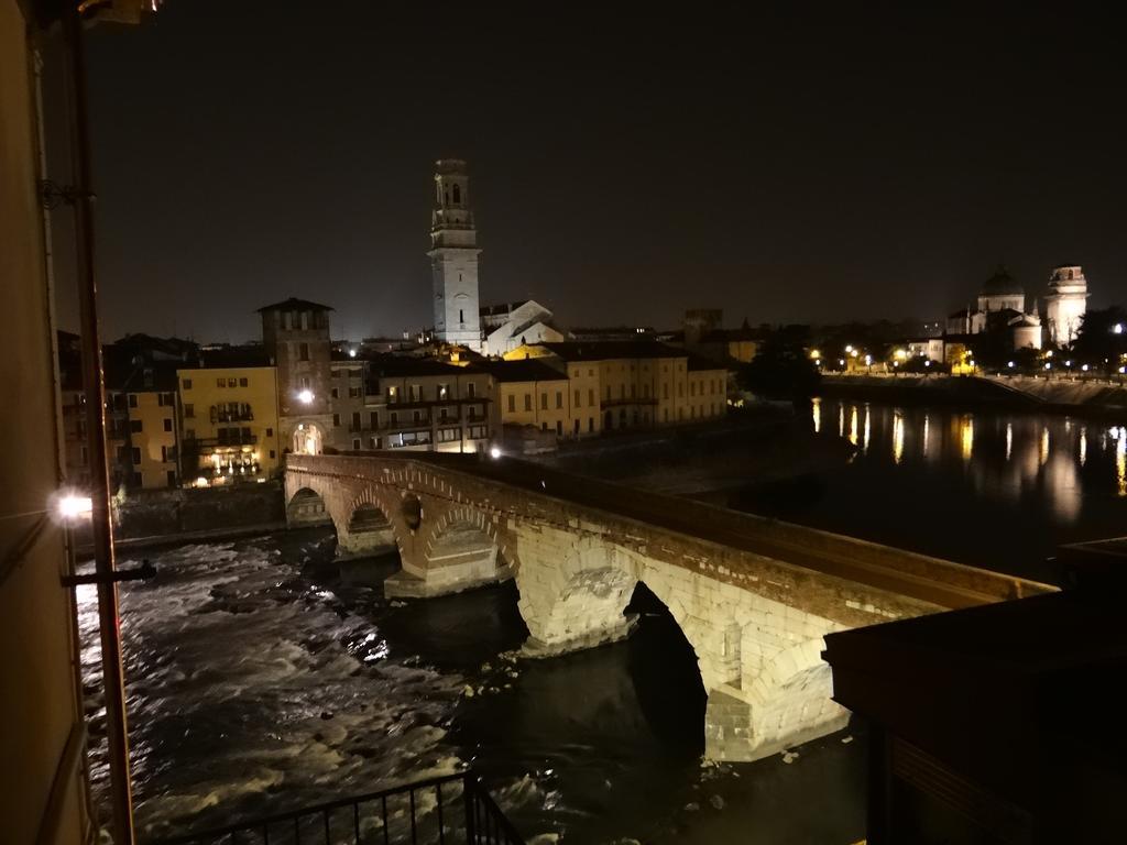 Theater Verona Luxury Apartment Chambre photo